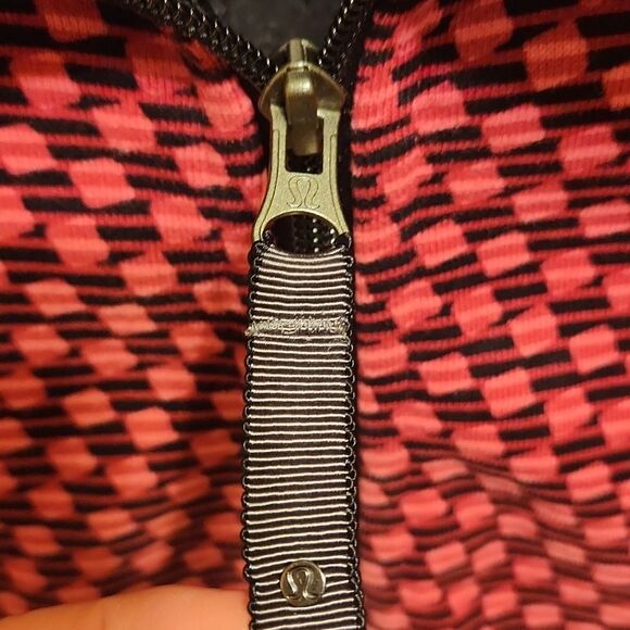 Lululemon Radiant Scuba Jacket w/ Collar Deep Dive Berry Black (6) - Picture 4 of 12